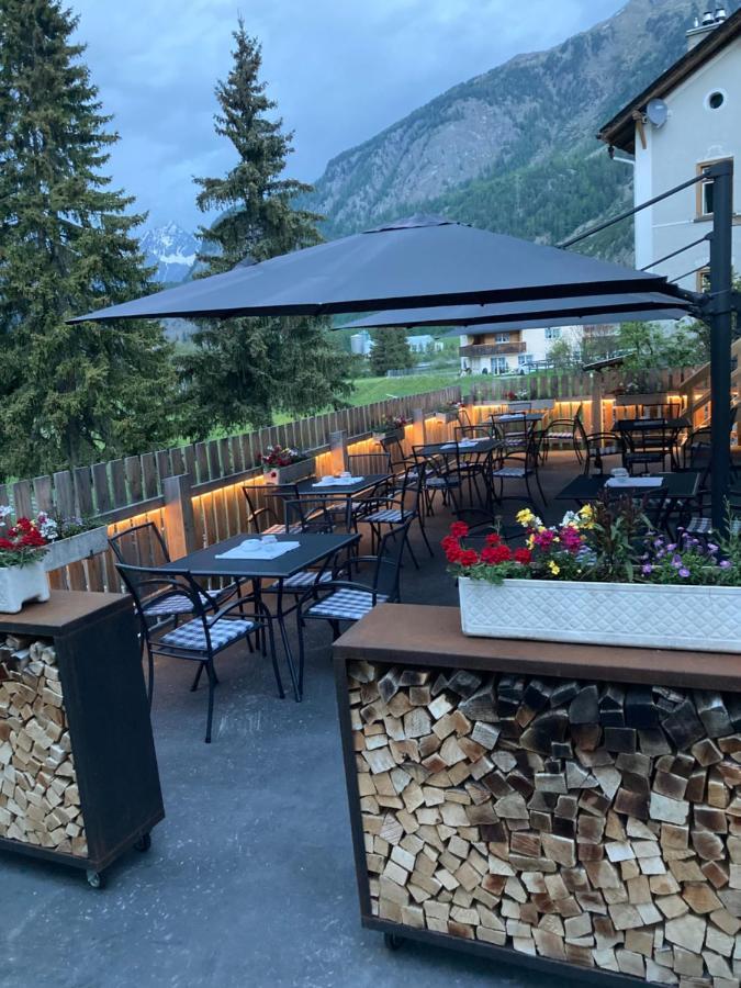 Hotel Crusch Alba Zernez Bagian luar foto